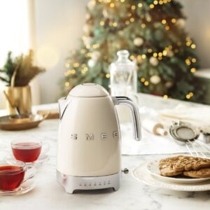 קומקום חשמלי בצבע קרם