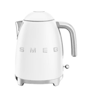 קומקום חשמלי בצבע לבן מט